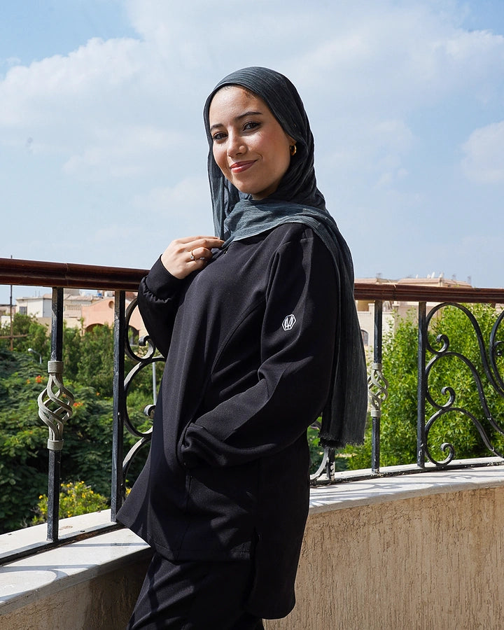 Black Modest V-Cut