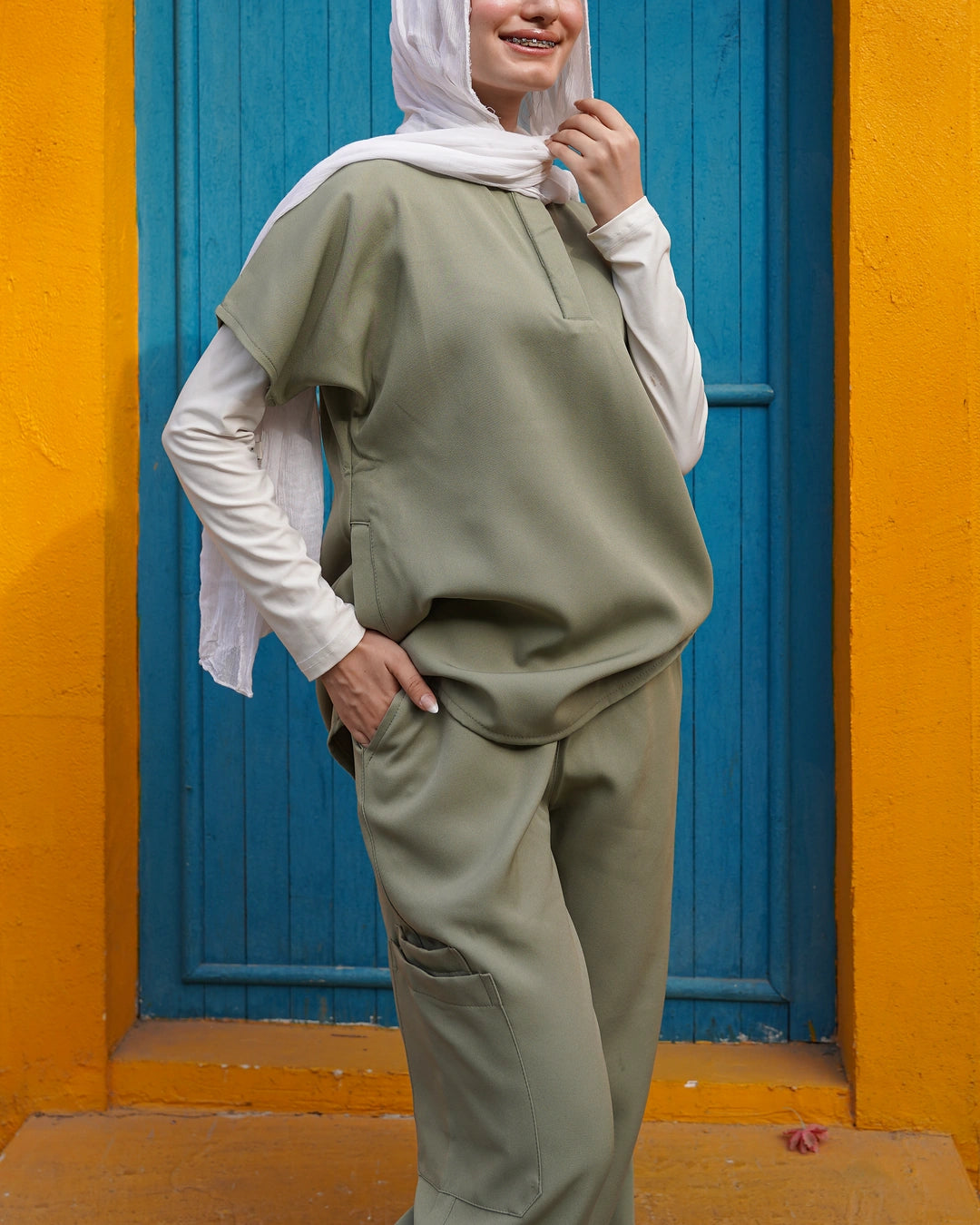 Female half collar olive